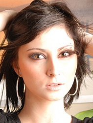 Victoria Flashy Babe