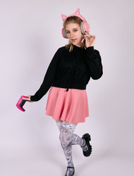 Arya Feye Is Pretty Damn Sexy