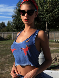 Rise is definitely dressed for a flirty sun-kissed day in her distressed