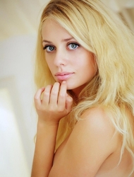 Beautiful Blonde Jennifer Mackay