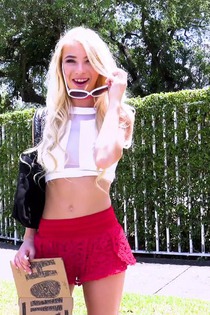 Kenzie Reeves Spinner Sucks Cock For Fame