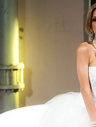 Alexa Nicole seduced by bridesmaid Cassandra Cruz on her wedding day