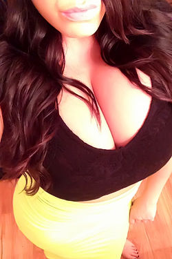 Leanne Crow Exposing Her Huge Tits