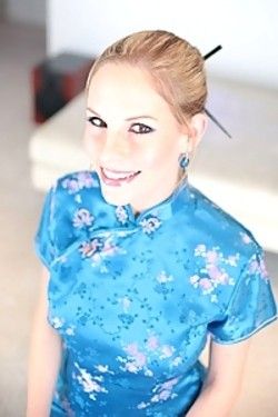 Amateur Allure Busty Aimee Blows