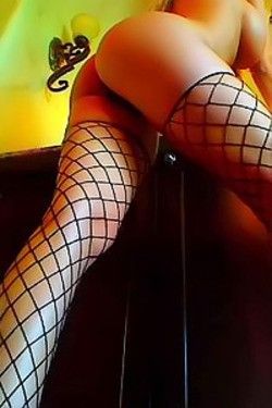 Gisele Spreads Her Legs