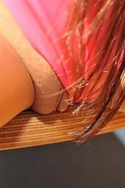 Beauty teen slick pussy