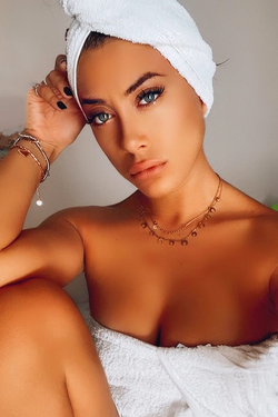 Hot Insta Beauty Anastasia Consalvo