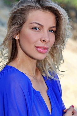 Eva Tali Blue Eyed Girl